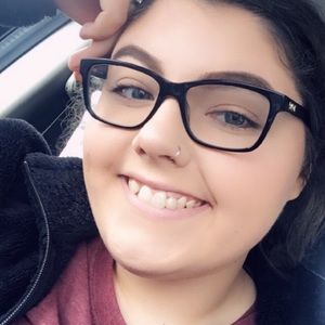 Meet your Posher, Abigail